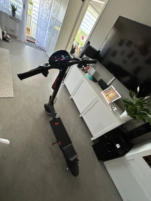 Kukirin g2  - Säljer min kukirin g2, den är nästan helt ny har bara kört 220km och allt funkar som de ska. toppen skick. Den toppar 57km/h  Jag kommer köra den tills den hittar en annan ägare så det kommer att vara mer km än de är på bilden nu.