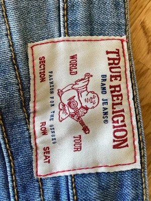 True religion byxor - W 28. Bara provade. Säljer dom för att det inte passade köpt på Nelly.com super sköna byxor