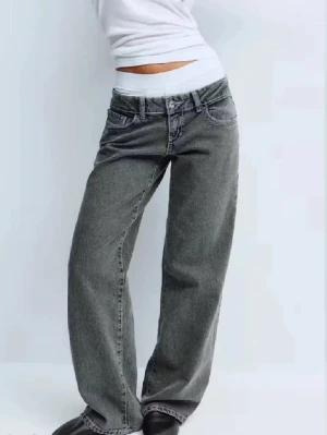 Gråa wide ultra low jeans  - Helt slutsålda och prislappen sitter kvar! 