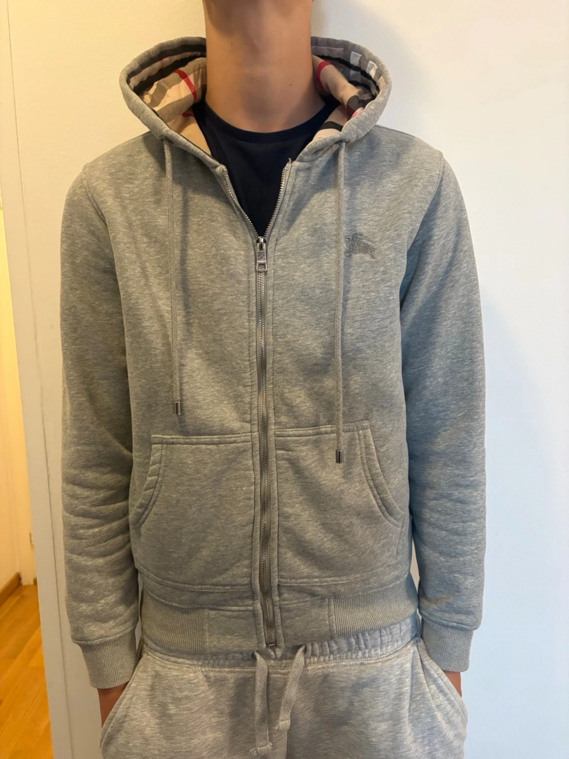 Grå zip hoodie från Burberry - 4