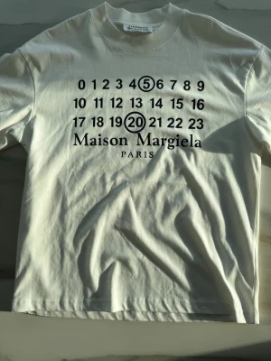 Maison Margiela långtröja  - En sprillans ny Maison Margiela i storlek M. Kom gärna vid funderingar!