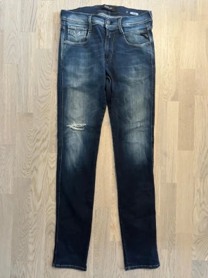 Replay jeans - Replay jeans | Modell: Anbass | Storlek 30/32 | Bra skick | Midja: 37,5cm Ytterben: 104cm