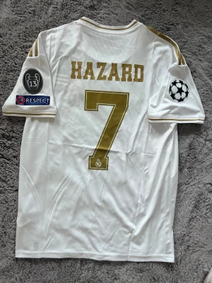 Real Madrid 19/20 Hazard  - En real Madrid tröja från 19/20 med Hazard, storlek L