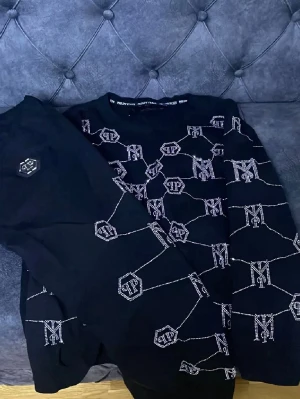 Tracksuit från Philipp Plein - Säljer nu mina byxor och tröja från Philipp Plein som ja köpte för några tusen. Knappt använda.