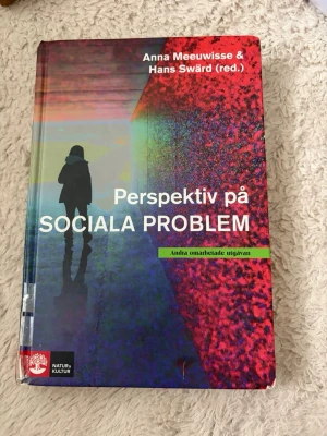 Perspektiv på sociala problem kursbok - Kursbok med titeln 'Perspektiv på sociala problem',  av Anna Meeuwisse och Hans Swärd. Andra omarbetade utgåvan.