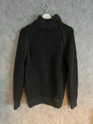 Tjockstickad turtleneck  - Väldigt snygg Tjockstickad turtleneck i storlek S 
