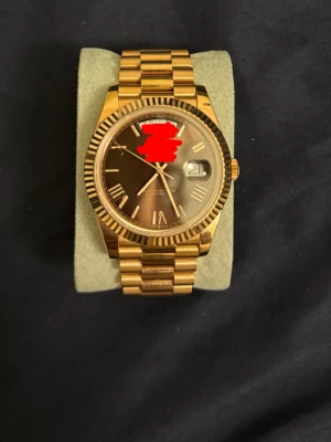 Klocka - Rose gold klocka, för mer detaljerad bilder så är det bara att skriva. OBS!! Inte samma kvalité ni ser överallt 