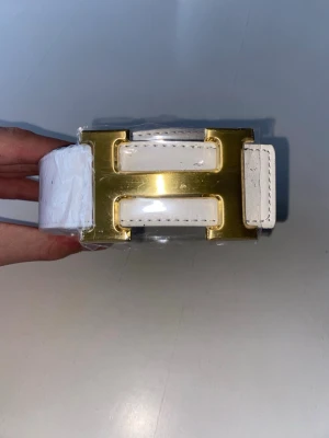Vit H bälte  - Helt nytt, riktigt bra kvalité