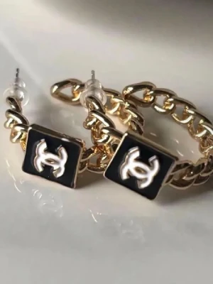 Örhängen  - Helt nya rostfria cc hoops💛