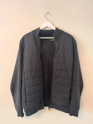 Massimo dutti cardigan - Mörkblå cardigan utan tecken på användning eller skador.