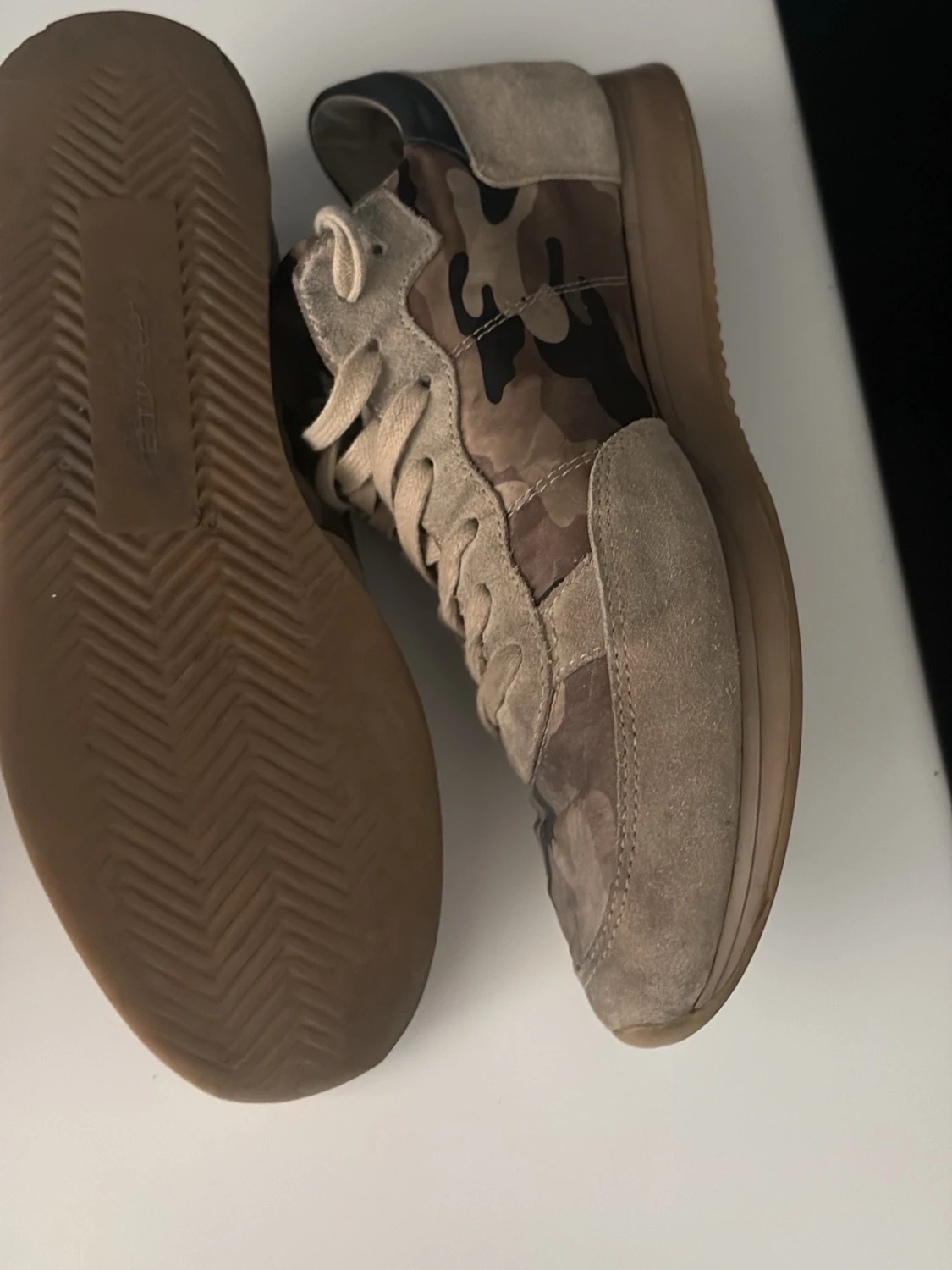 Beige sneakers med camomönster - 3