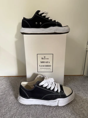 Maison Mihara Yasuhiro  - Maison Mihara Yasuhiro Peterson, köpta på Kickscrew. Mina absoluta favoritskor men dessa är något för små. Går alltid att skriva om de finns fler frågor eller om man vill ha mer bilder!