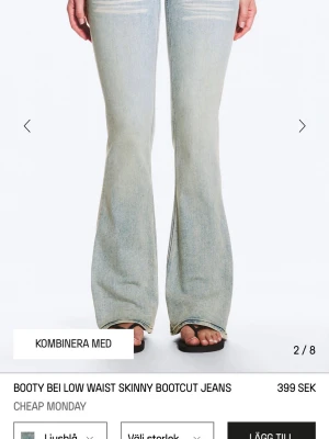Low waist jeans  Weekday  - Säljer ett par ljusblå bootcut jeans från Cheap Monday med låg midja. Stretchiga och i jättebra skick. Säljer endast för att de inte kommer till användning. 