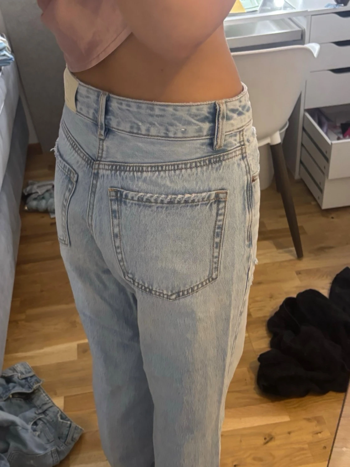 Ljusblå raka jeans från stradivarus - 1