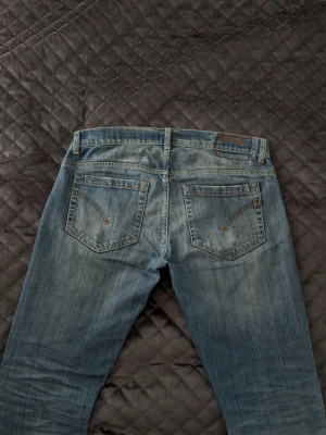Dondup George - Säljer nu mina Dondup George då dom har blivit för små för mig. 10/10 skick inga defekter. Dom är slim fit. Köpta för ca 2000 kr men säljer endast för 499! Bara att kontakta vid funderingar.