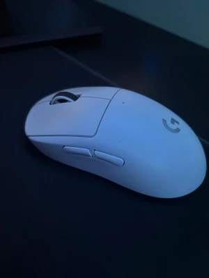 Logitech mus  - Allt ingår kartong USB minne laddare 