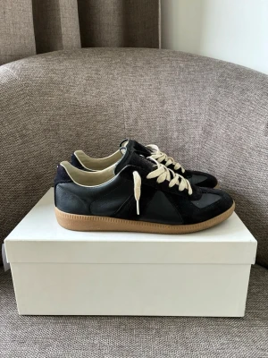 Maison margiela - Väldigt snygga samt väldigt fint skick, box och dustbags ingår. Storlek 41! 