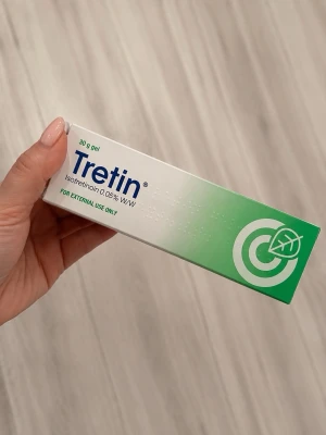 Tretin gel 0.05% isotretinoin - Original Tretin fran Grekland E 30 g, oöppnade originalförpackningar. Tretin Gel med isotretinoin 0,05 % för utvärtes bruk. Gelen används ofta inom hudvård för behandling av akne och andra hudproblem. 500kr/ styck Först till kvarn gäller!!