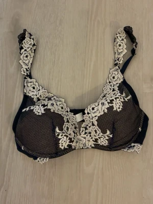 intimissimi bh - säljer för den är tyvärr väldigt för liten för mig😓 men sååå snygg!! 