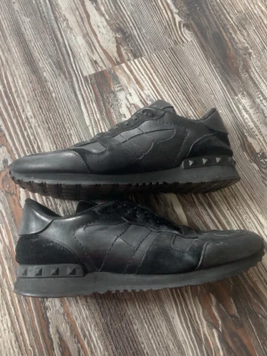  Valentino Rockrunners  - Äkta Valentino Rockrunners i storlek 40. Äkta! Kvitto finns. Jag köpte dem begagnade hos Stora Enda. Nypris 7000kr
