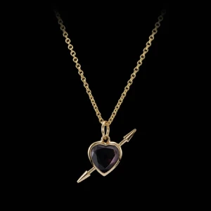 Maria Nilsdotter Rebel Love - Säljer mitt Maria Nilsdotter Rebel Love halsband i guld. Nypris: 4995. Kedjan har tappat lite färg därmed priset 