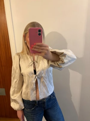 Blus från Neo Noir - Snygg blus från neo noir i ett jättebra skick💗 