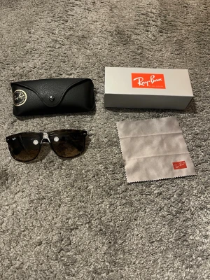 Rayban boyfriend  - Hej! Säljer nu mina helt nya rayban boyfriend. Allt ingår som box putsduk mm. Pris går att diskutera vid snabb affär. Mvh