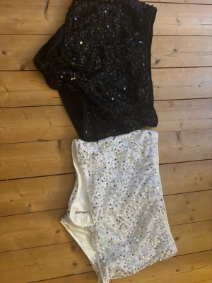 Paljettshorts. Passar storlek xs-S - Otroligt fina paljettshorts perfekta till fest osv. De båda är i ett otroligt bra skick.