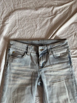 Ljusblå jeans weekday - Jätte snygga Ljusblå weekday jeans i storlek 26/30💞