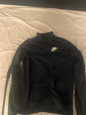 Mörkblå Nike kofta - Pris kan diskuteras 