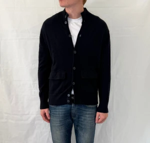 Massimo Dutti Cardigan Blue Men's - Marinblå cardigan från Massimo Dutti i fint begagnat skick.