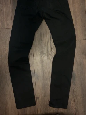 Tiger of Sweden jeans  - Hejsan! Säljer ett par sköna jeans från tiger of Sweden. Skicket är på top då dem aldrig varit använda. Storlek 28/34. Säljer dem pågrund av att dem är alldeles för små för mig. Om du är intresserad är de bara att säga till.