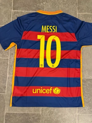Fc Barcelona 15/16 hemma Messi - Helt ny