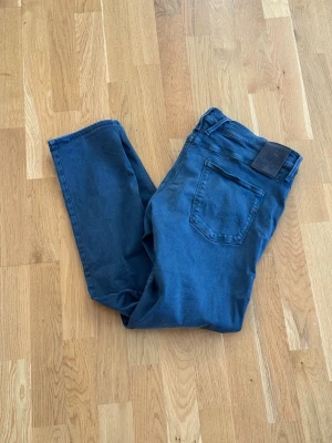 Replay Jeans - Säljer ett par riktigt snygga Replay Jeans. Storleken på jeansen är W34, L32. Passar S/M/L. Perfekta till vardagslooken och passar till det mesta. Säljs för 399kr pga att jag inte får användning av dem och nypris är 1500-1800kr!☺️