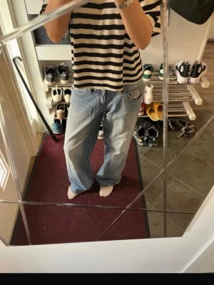 Baggy low waist ljusblå jeans - Lågmidjade baggy jeans från gina tricot i storlek L