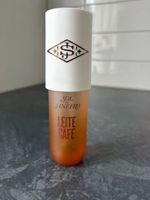 Sol de Janeiro Leite Café parfym Limited edition  - Sol de Janeiro Leite Café Limited edition. 90ml endast prov doftat på den så den är som ny! 