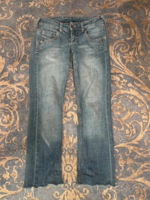 Vintage jeans - Köpt från uff, använt en gång efter det. Storleken är 38/34