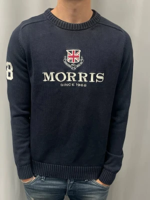 Morris tröja - Stickad Morris tröja i storlek L | bra skick utan defekter, modellen är 185 cm och väger ca 75 och den är för stor.
