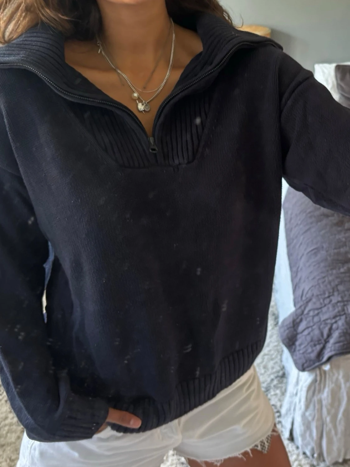 Mörkblå ziptröja med hög krage