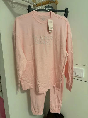 Victoria’s Secret set - Kolla gärna in alla mina andra annonser 🌸