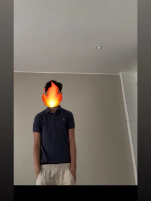 Polo Ralph Lauren pike - En snygg mörkblå piké från ralph lauren. Passar perfekt till varma sommar väder. Bra skick och stl 8