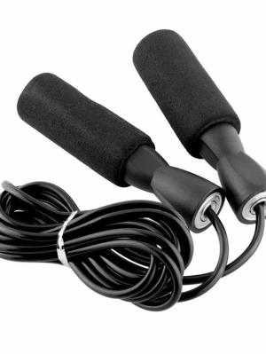 Svart hopprep med skumhandtag - Säljer ett svart hopprep med greppvänliga handtag i mjukt skum. Perfekt för konditionsträning, uppvärmning eller hemmaträning. Lätt och smidigt att ta med sig till gymmet eller använda utomhus.