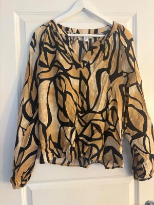 Blus - Mönstrad blus från vero Moda 