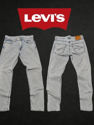 Levi's 512 W31/L32 ljusblå jeans - ❌ Passformsbilder skickas ej. Se mått! Passform: Slim Taper. 💬 Prisförslag välkomnas. 🚫 Rökfritt & djurfritt hem. 📦 Skickas inom 24 timmar. 😱 Smutsfläckar kan förekomma