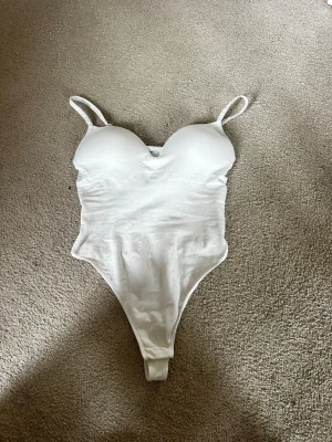 Gina body - Något nopprig annars bra skick💕