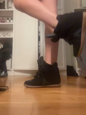 Isabell Marant liknande skor - Isabell marant liknande skor köpa för 600kr helt nya aldrig använda ! 