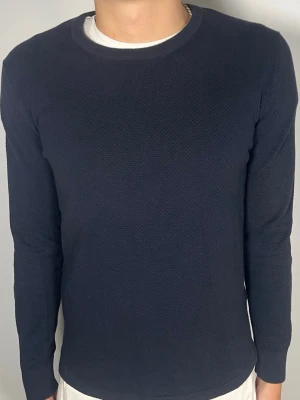 J.Lindeberg tröja - 👕 Plagg: Tröja                                                                  📏 Storlek: M                                                                🏷️ Märke/Modell: J.Lindeberg                                             ✨ Skick: Fint skick                                                        💬 Vid frågor är det bara att skriva!                                                                                          🛍️ Gramenti