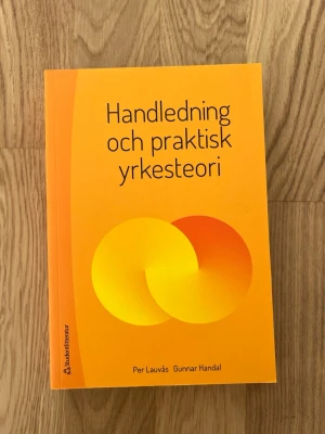 Handledning och praktisk yrkesteori - Inköpt från Studentlitteratur, aldrig använd då jag läser e-böcker i stället.