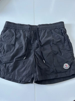Moncler Badbyxor  - Moncler badbyxor. Storlek M. Pris 500