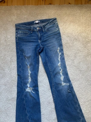 Midwaist bootcut jeans - Jeans med mycket bra skick. Använda fåtal gånger så är nästan som nya. Jeansen går ej att få tag i från butik eller från ginas hemsida då dem har utgått. 
